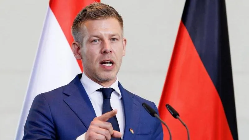 Márki-Zay says state company bosses' pay must not exceed the prime minister's salary